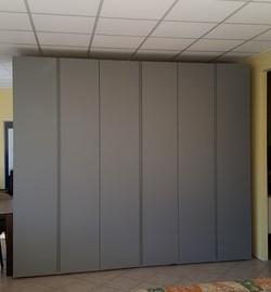 Armadio ante battenti cm. 300x62,5x260h con gola